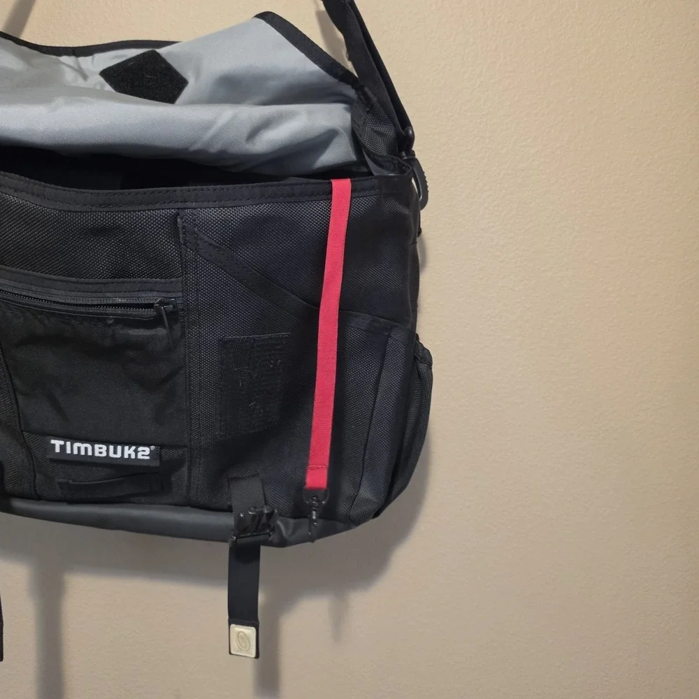 Timbuk2 Classic  Laptop Messenger Commuter Crossbody Black Bag